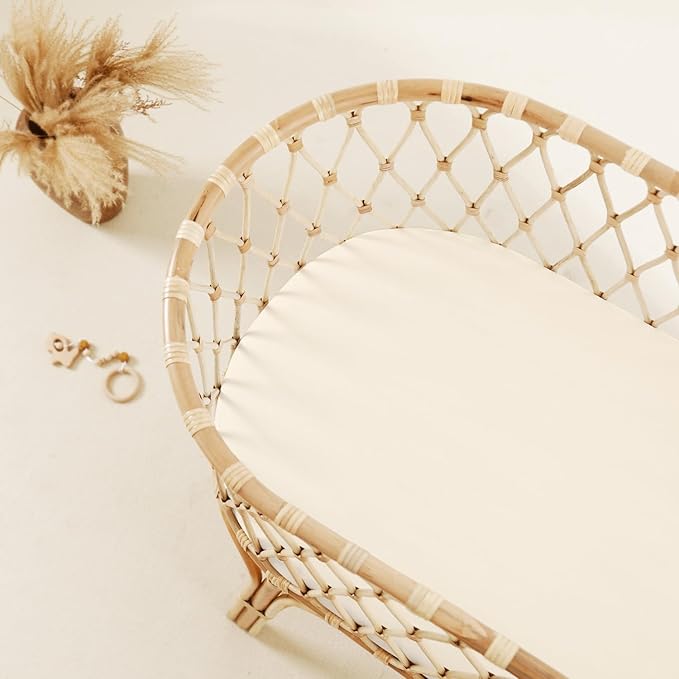 GRSSDER Stretchy Ultra Soft Fitted Bassinet Sheet 2 Pack, Universal Fit for Bassinets Baby Cradle Moses Basket Oval Rectangle Mattress Safe and Snug, Jersey Bassinet Sheets for Girls, Cream/Pink