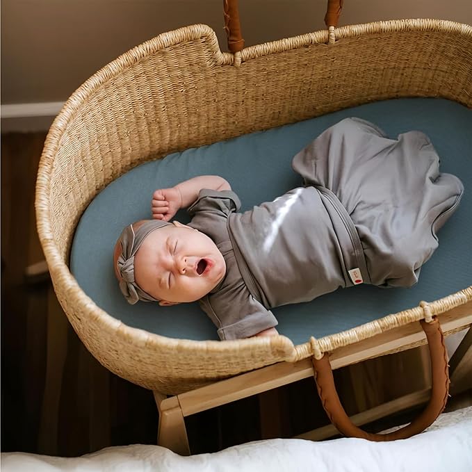 GRSSDER Stretchy Ultra Soft Fitted Bassinet Sheet 2 Pack, Universal Fit for Bassinets Baby Cradle Moses Basket Oval Rectangle Mattress Safe and Snug, Jersey Bassinet Sheets for Girls, Blue/Navy