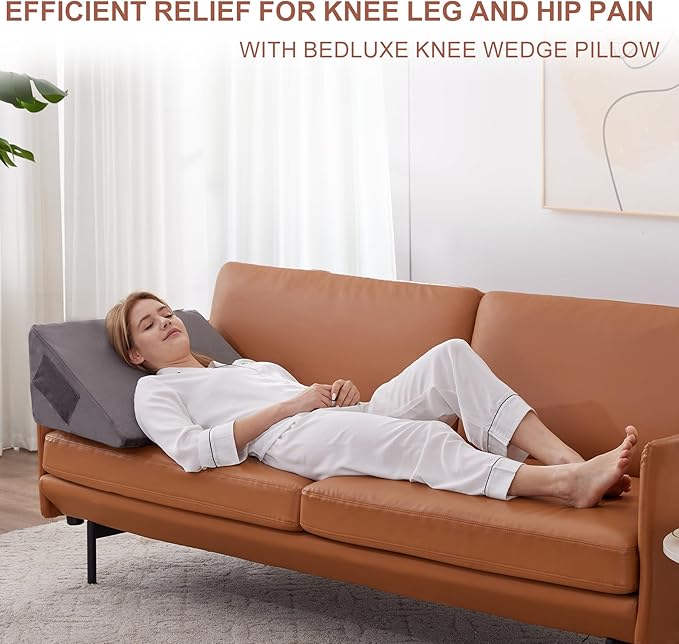 Knee Wedge Pillow, Memory Foam Leg Pillow Bed Wedge for Sleeping, Post Surgery Triangle Pillow for Knee Support, Leg Elevation, Knee Hip Back Pain Relief (23.6" x 23" x 7.9", Large Size, Short Plush)