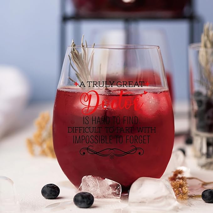 AGMDESIGN A Truly Great Doctor is Hard to Find Funny Wine Glasses with Gift Box, Graduation Gifts for Medical Graduates, Doctors Day Retirement Thanks Gifts for Doctors MD Physician Assistants